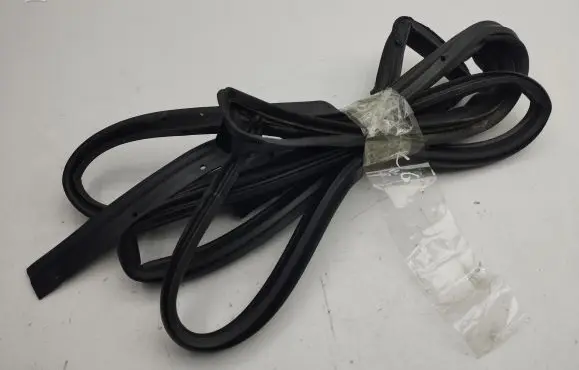 Nissan Qashqai Rubber seal rear door 