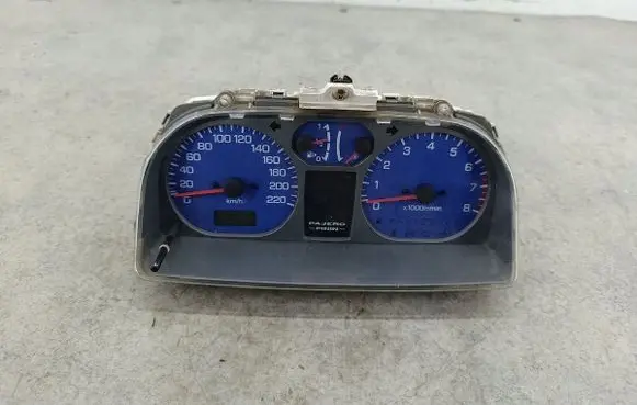 Mitsubishi Pajero Pinin Speedometer (instrument cluster) 
