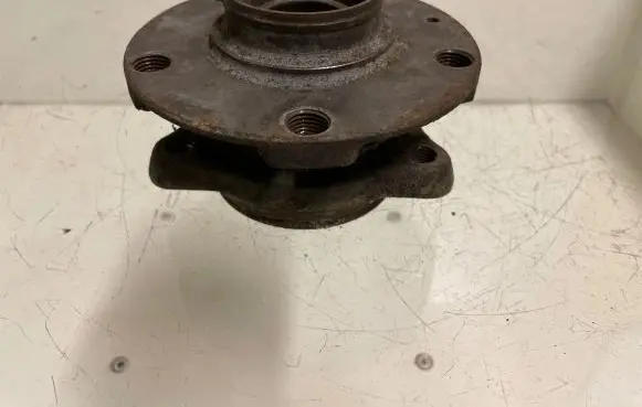 Audi A6 S6 C6 4F Front wheel hub