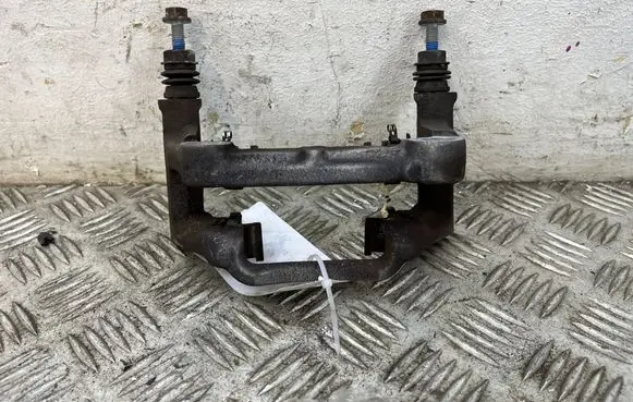 Nissan Qashqai J12 Brake caliper pad carrier rear 5K428F