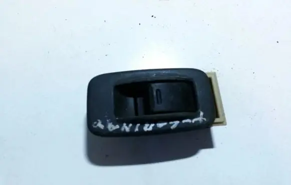 Toyota Camry Electric window control switch 8473920010