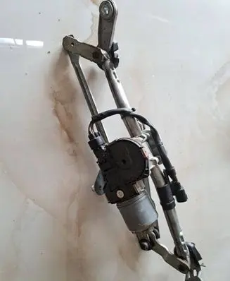 Toyota Avensis T270 Front wiper linkage and motor 0390241642 8511005070A 3397021008