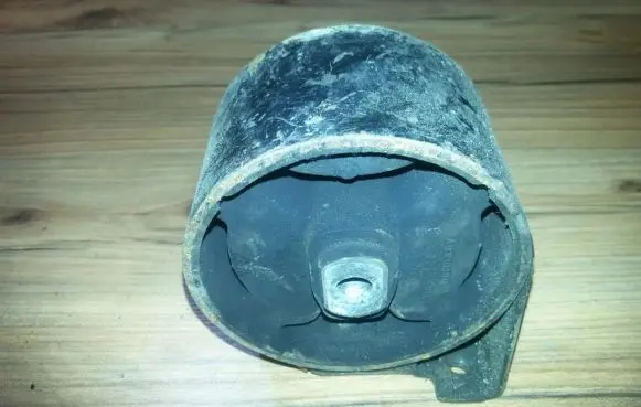 Volkswagen Golf II Engine mount bracket 191199262a