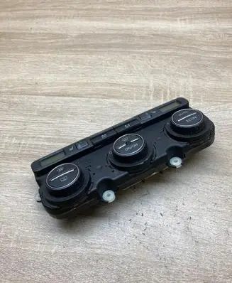 Volkswagen PASSAT B6 Climate control unit 74677533V