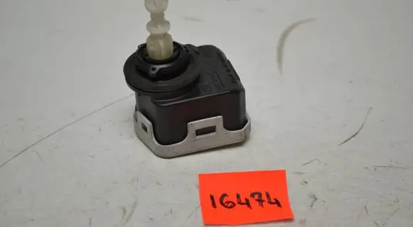 Headlight level adjustment motor