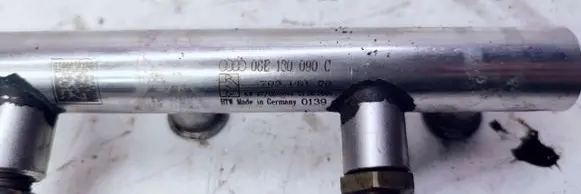 Audi A6 S6 C6 4F Fuel injector supply line/pipe 06E13090C