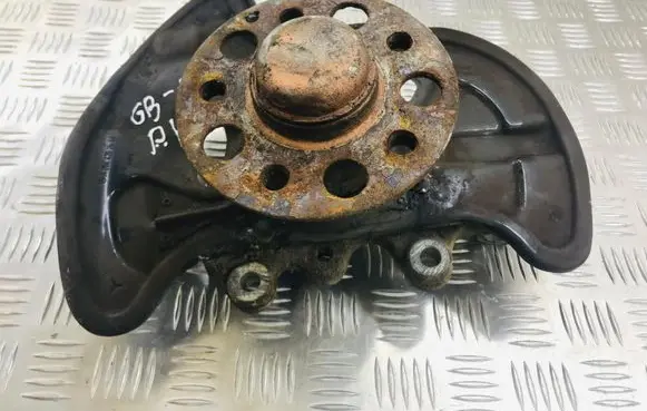 Mercedes-Benz C W204 Front wheel hub spindle knuckle A2044202544