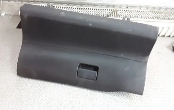 Toyota Auris 150 Glove box