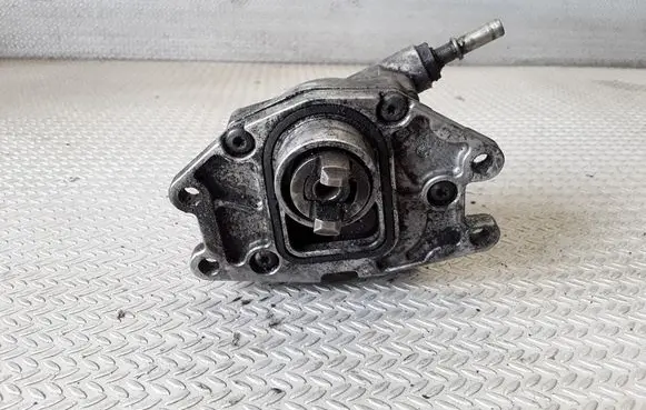 Opel Omega B2 Vacuum pump 24402638