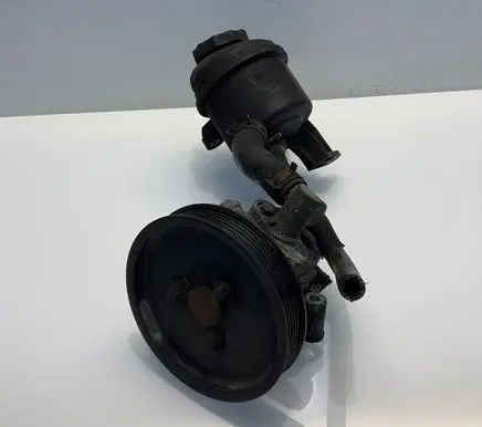 Mercedes-Benz E W211 Power steering pump A0044661201 0044661201