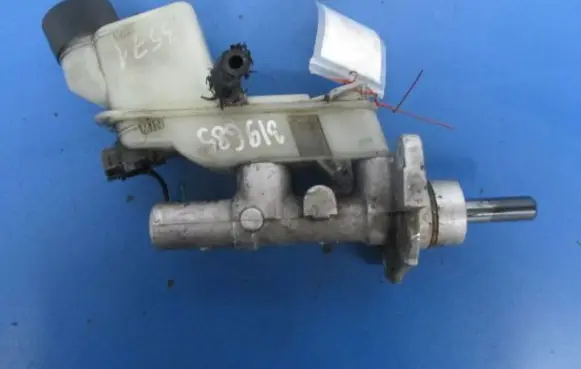Mazda 626 Master brake cylinder