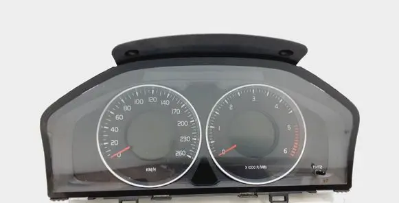Volvo V70 Speedometer (instrument cluster) 31343323