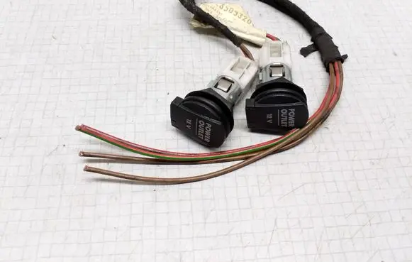 Volkswagen PASSAT B5.5 12 V Socket (rear) 