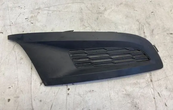 Volkswagen Cross Polo Front fog light trim/grill 6R0853666C