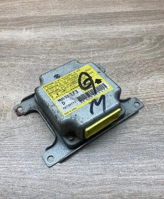 Mitsubishi Colt Airbag deployment crash/impact sensor MB953173 X6T39773