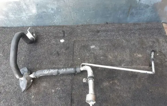 Jaguar XJ X351 Air conditioning (A/C) pipe/hose