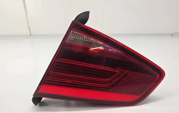 Volkswagen PASSAT B8 Tailgate rear/tail lights 