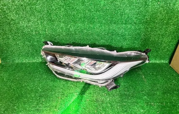 Toyota Yaris XP210 Headlight/headlamp