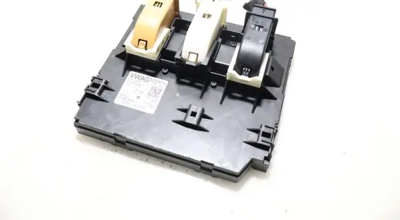 Volkswagen Jetta VI Central body control module