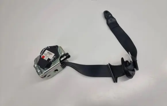 Land Rover Discovery 5 Front seatbelt