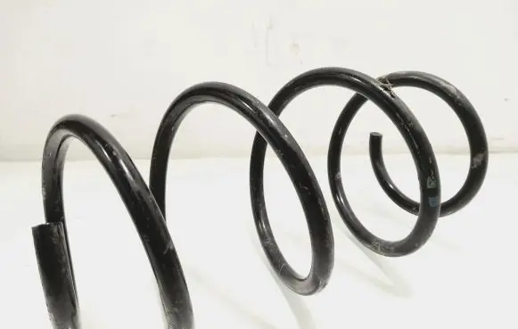 Volkswagen Golf VII Front coil spring