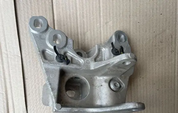 Land Rover Range Rover Evoque L551 Engine mount bracket K8D26B096AA