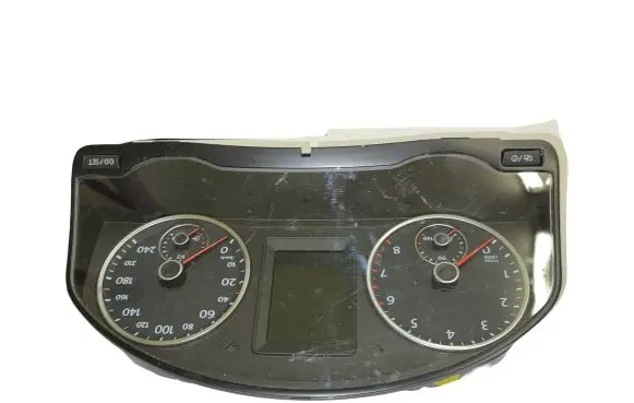 Volkswagen Tiguan Speedometer (instrument cluster) 5N0920873H