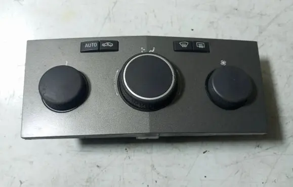 Opel Zafira B Climate control unit 13168100