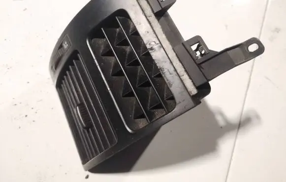 Volkswagen Touran I Dash center air vent grill 1t0819707a