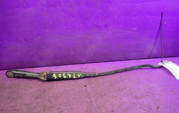 Front wiper blade arm