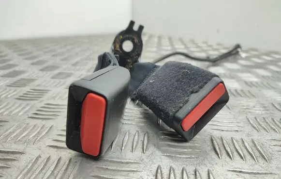 Peugeot 2008 II Middle seatbelt buckle (rear) 
