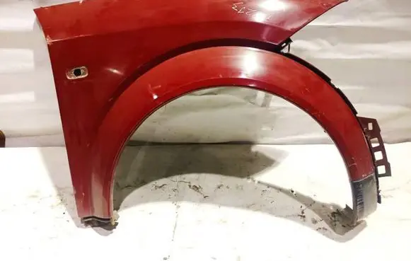 Audi A2 Fender Raudona