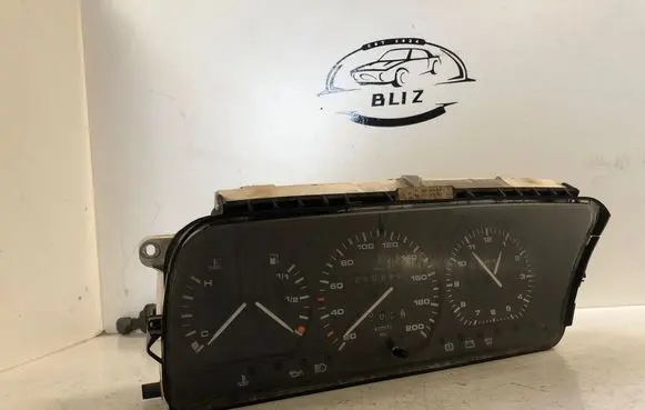 Volkswagen Transporter - Caravelle T4 Speedometer (instrument cluster) 81117657