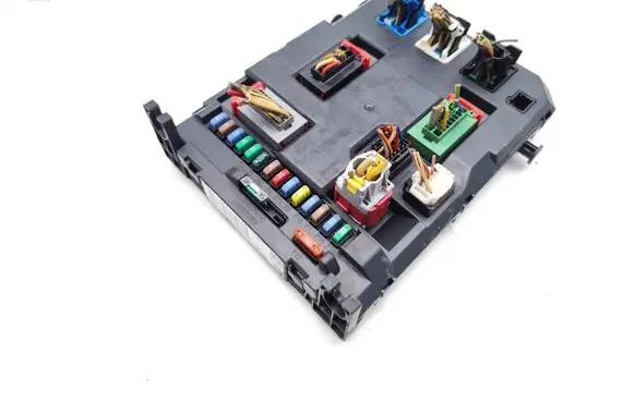 Peugeot 207 Fuse module 9664983480