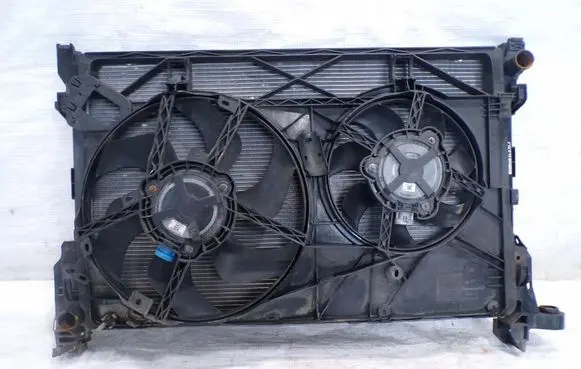 Opel Vivaro Radiator set 214818795R
