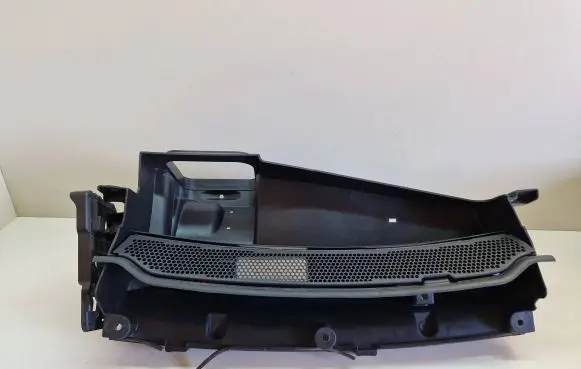 BMW i3 Cabin air duct channel 10808611
