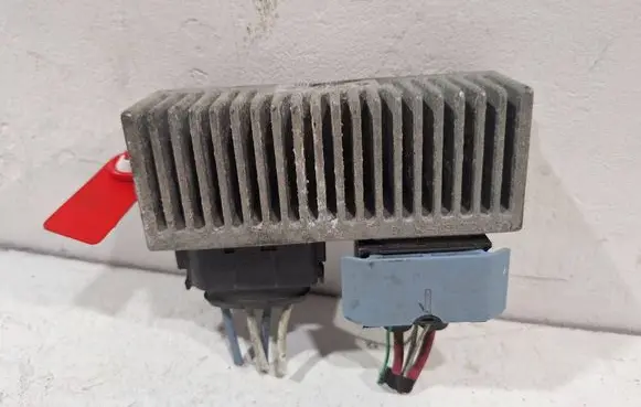 Renault Trafic III (X82) Glow plug pre-heat relay 271206395R