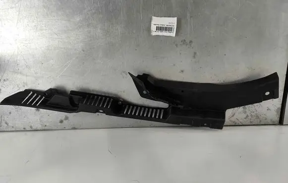 Volvo XC60 Fender mounting bracket 32216110