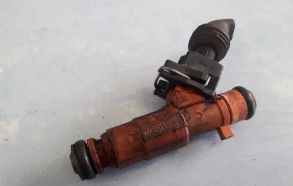 Alfa Romeo 147 Fuel injector 02815576