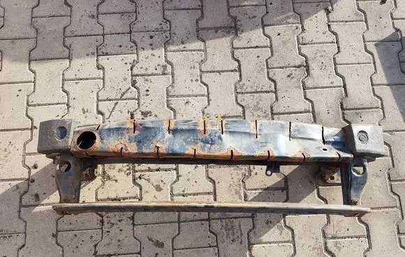 Volkswagen Jetta V Front bumper support beam 