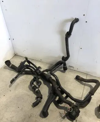 Engine coolant pipe/hose