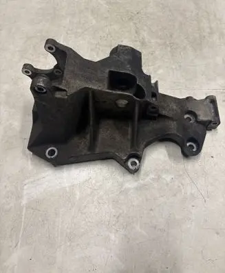 Volkswagen PASSAT B5.5 Generator/alternator bracket 038903143AE