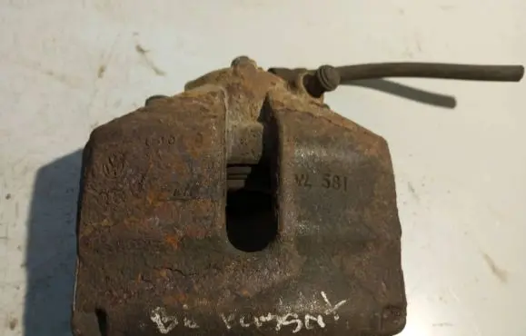 Volkswagen PASSAT B6 Front brake caliper