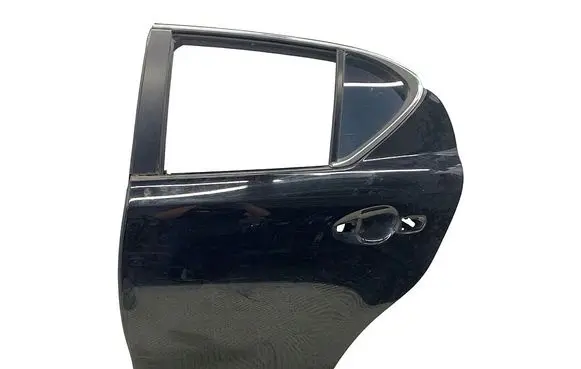 Lexus CT 200H Rear door