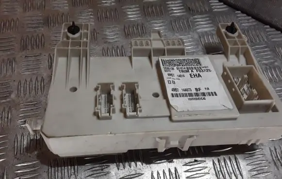 Ford Focus C-MAX Fuse module 4MT14A073BF 4M5T14A073BF