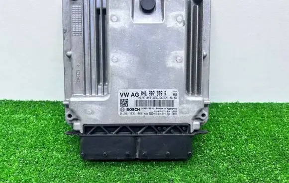 Volkswagen PASSAT B8 Engine control unit/module 04L907309R 0281031066