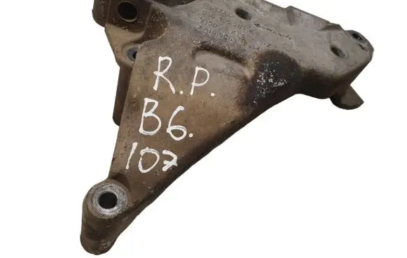 Volkswagen PASSAT B6 Engine mounting bracket 03G199207E