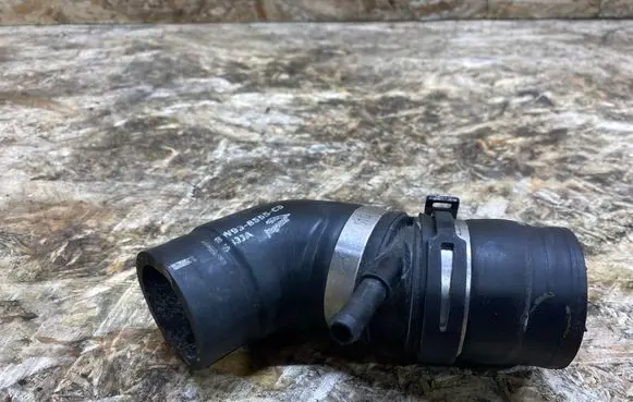 Engine coolant pipe/hose
