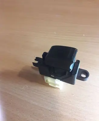 Nissan Almera Tino Electric window control switch 09282 0523z