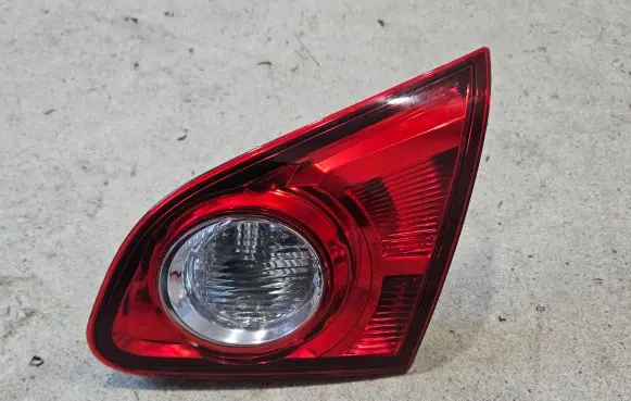Tailgate rear/tail lights